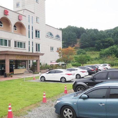Hongcheon Resortel מראה חיצוני תמונה