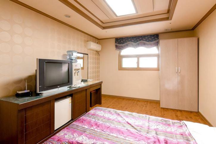 Hongcheon Resortel מראה חיצוני תמונה