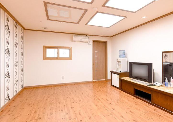 Hongcheon Resortel מראה חיצוני תמונה