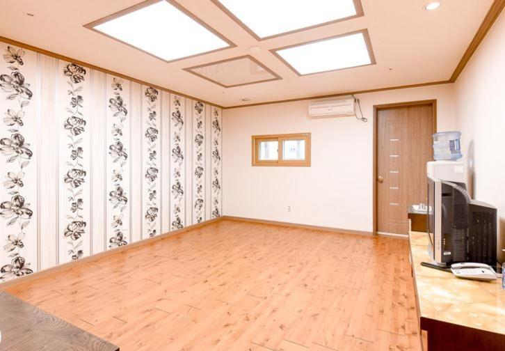 Hongcheon Resortel מראה חיצוני תמונה